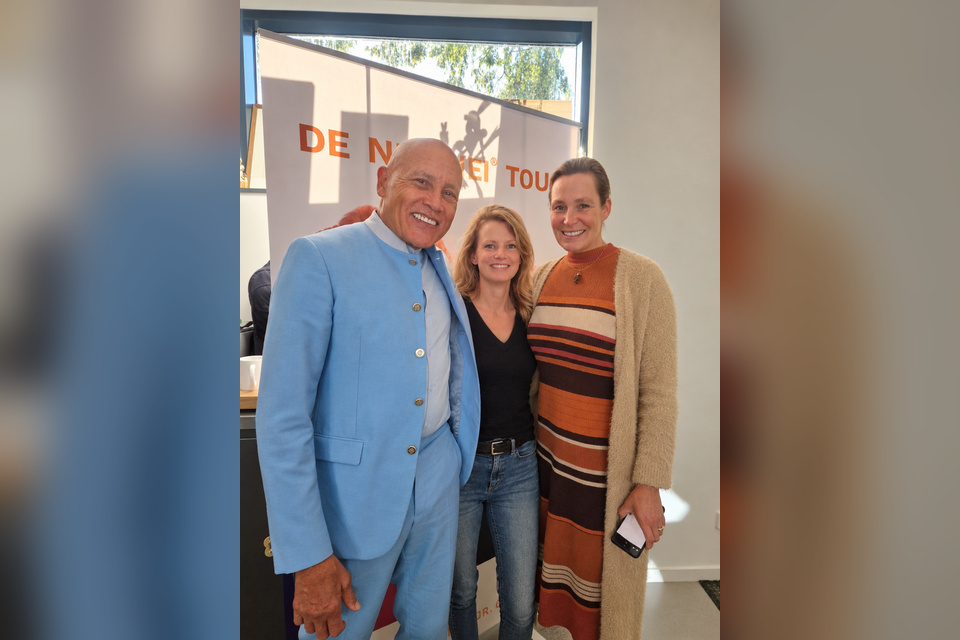 NEWNEI tour, claim je hersenen terug